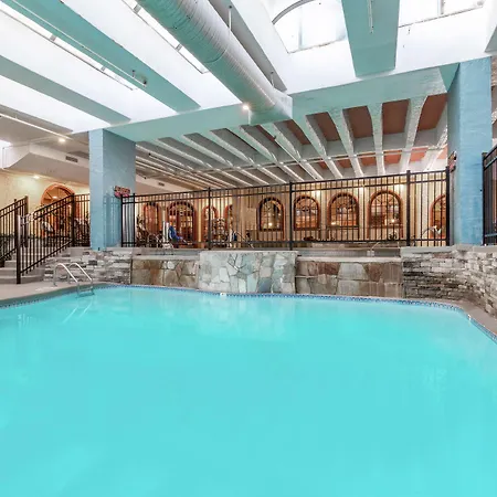 Embassy Suites By Hilton Kansas City Plaza-3