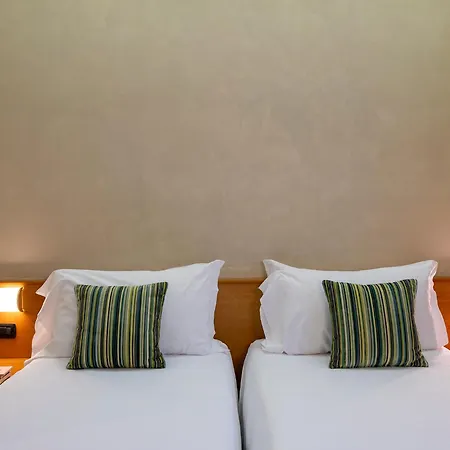 Hotel Embassy-3