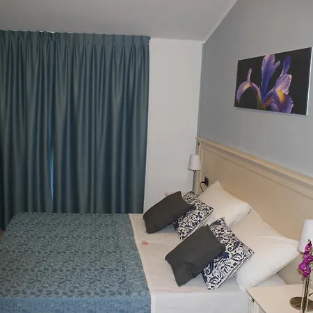 La Maison Rouge B&B-2