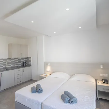 Pavlinia Hotel & Apartments-3