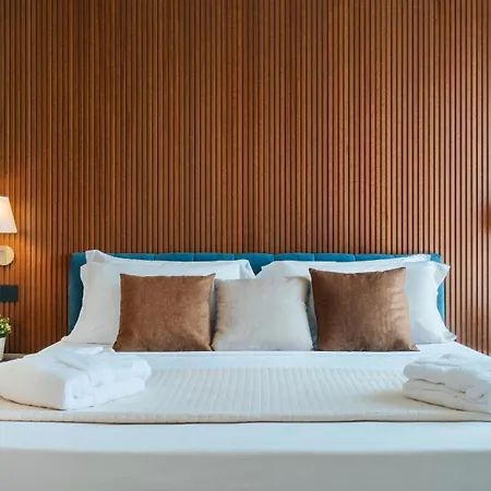 Universal Hotel & Homes-3