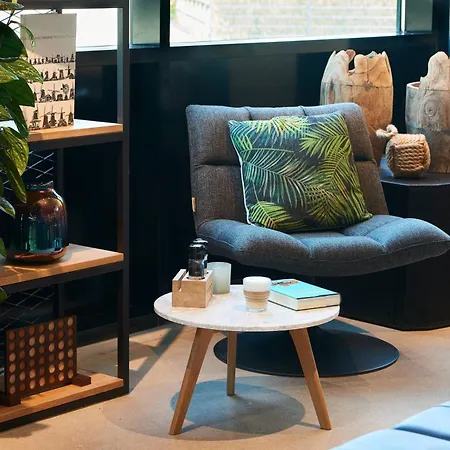 Moxy Amsterdam Schiphol Airport-3