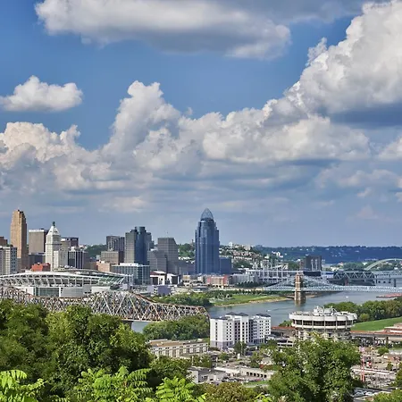 Graduate By Hilton Cincinnati-3