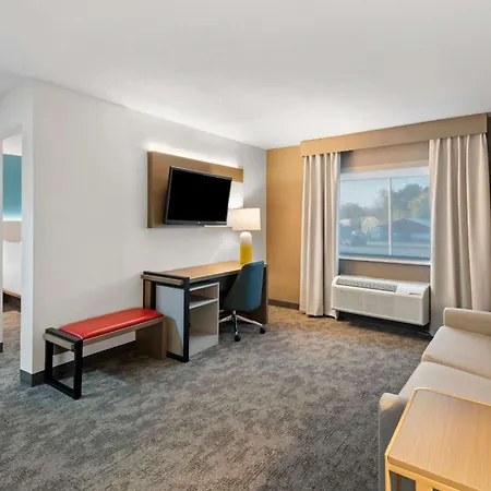 Comfort Inn & Suites Mason City - Clear Lake-3
