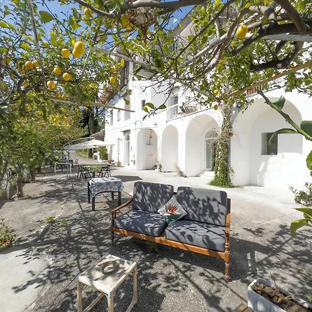 Casa Nina- Camere Con Vista Mare E Terrazza A Raito, Costiera Amalfitana-3