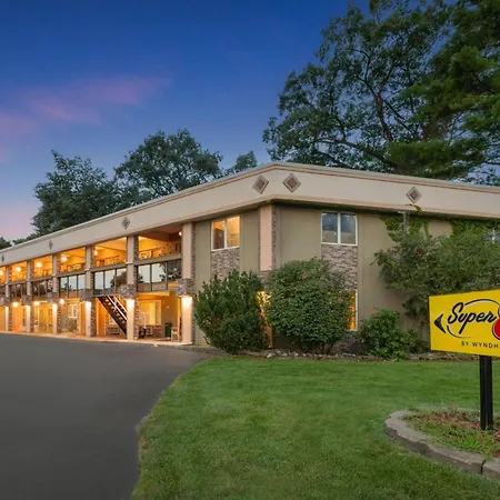 Super 8 By Wyndham Traverse City-2