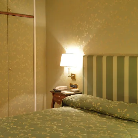 Grand Hotel Vesuvio-3