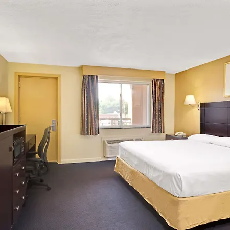 Super 8 By Wyndham Milford/New Haven-2