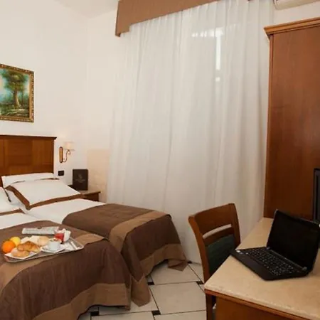 Hotel Garibaldi-2