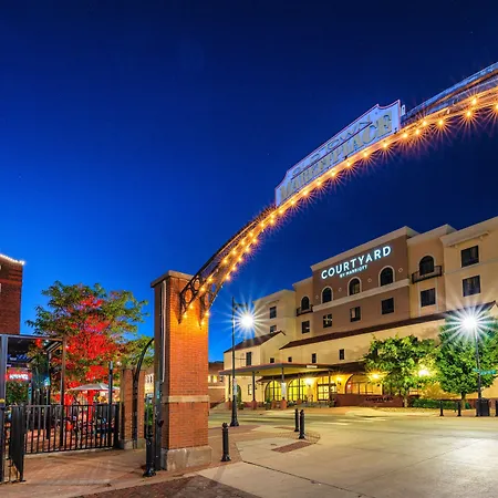 Courtyard By Marriott Wichita At Old Town-3