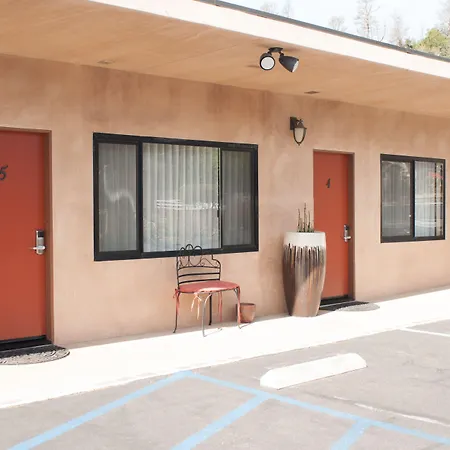 Cambria Palms Motel-2