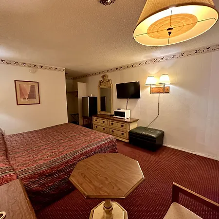 The Hastings Inn Salina-2