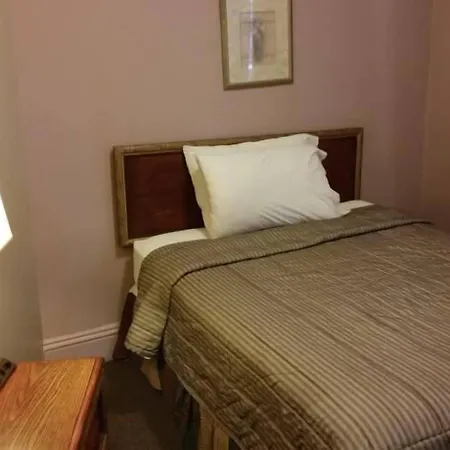 A Voyageur'S Guest House-3