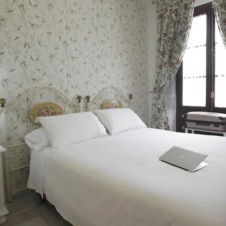 Basic Hotel Puerta de Sevilla-2