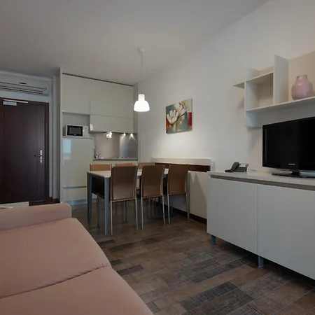 Aparthotel Holiday-3