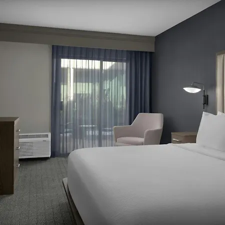 Courtyard By Marriott Waco-3