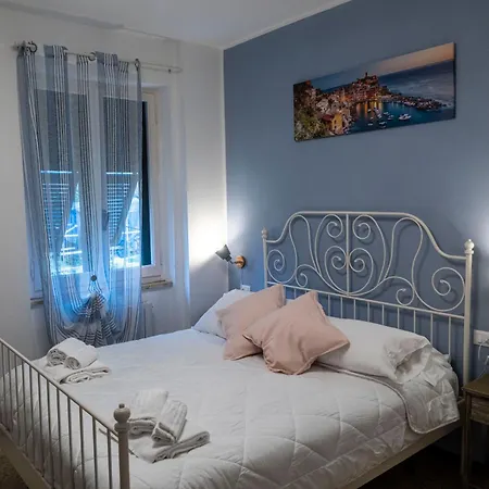 Pippo a Vernazza Rooms-2