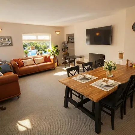 Ferndale Lodge-3