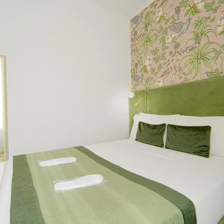 Home At Rome Vatican Suites-2
