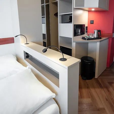 A-Train Hotel-3
