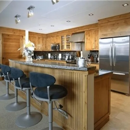 The Lodge At Mountaineer Square, A Vail Resorts Property-2
