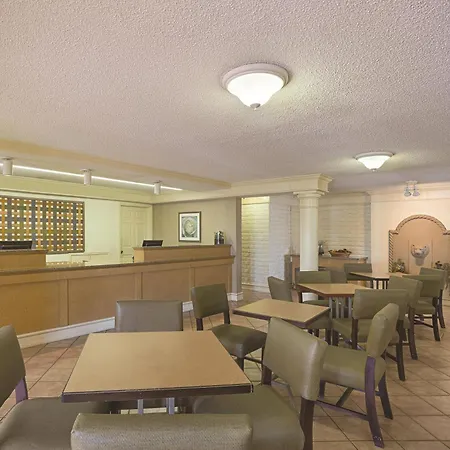 La Quinta Inn By Wyndham San Diego Chula Vista-2
