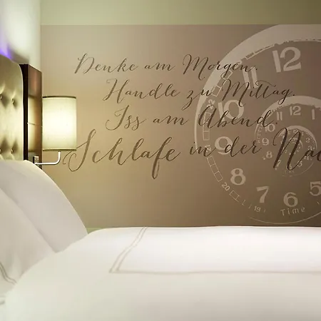 Premier Inn Stuttgart City Centre-3