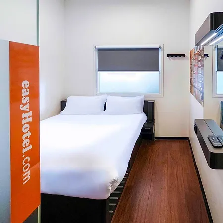 Easyhotel Amsterdam City Centre South-2