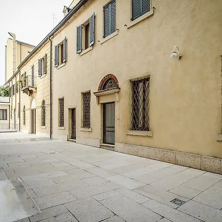 Arena Easy Suites Guesthouse-2