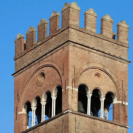 Casa Isolani Piazza Maggiore-2