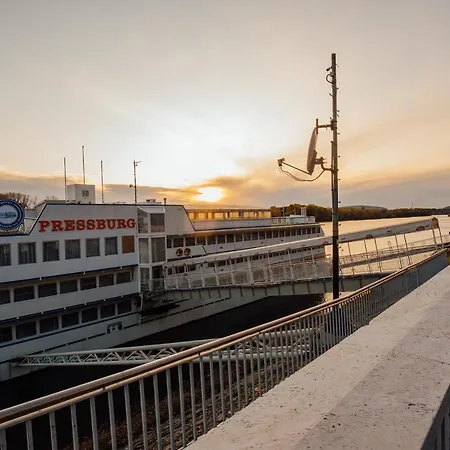 Botel Pressburg-2