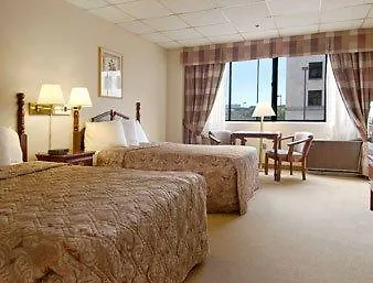 Ramada Convention Center Eau Claire Hotel