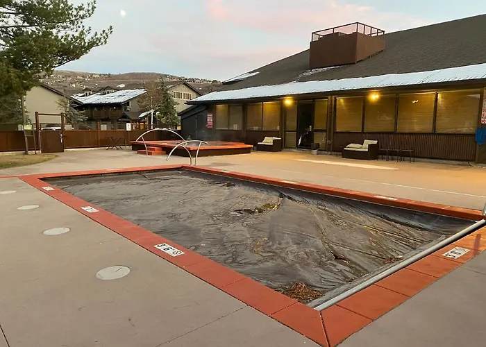Mid-Century Gem W/King