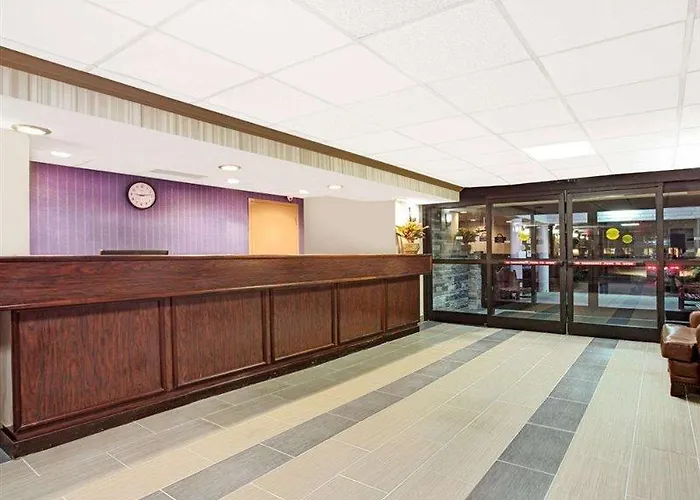 Days Inn By Wyndham Newport News City Center Oyster Point