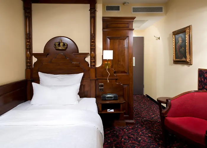 King'S Hotel First