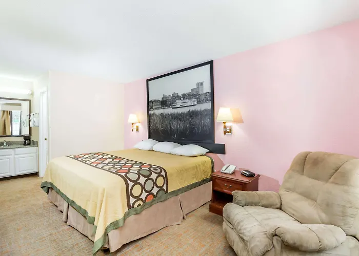Super 8 By Wyndham Statesboro