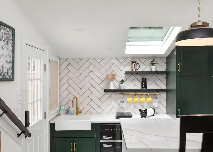 The Cozy Yellow Cottage In Dilworth