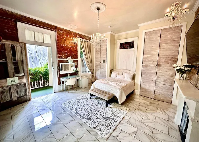 Fleur De Lis Mansion Bed & Breakfast New Orleans