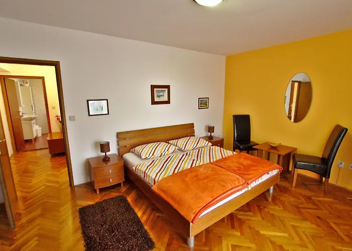 Apartments And Rooms Irena
