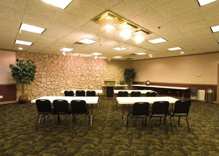 Lamplighter Inn-South