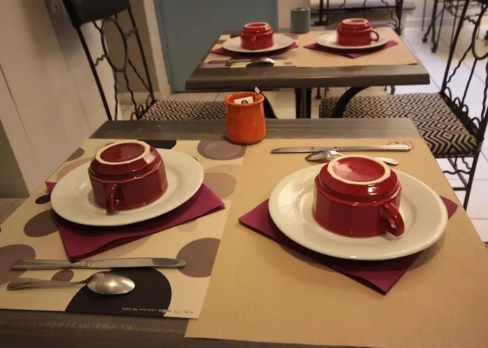Hôtel Des Arts, Artisanal et Indépendant