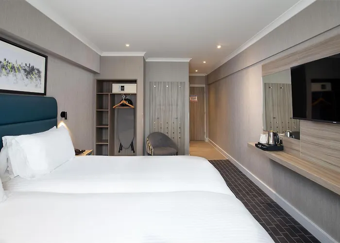 City Sleeper At Royal National Hotel
