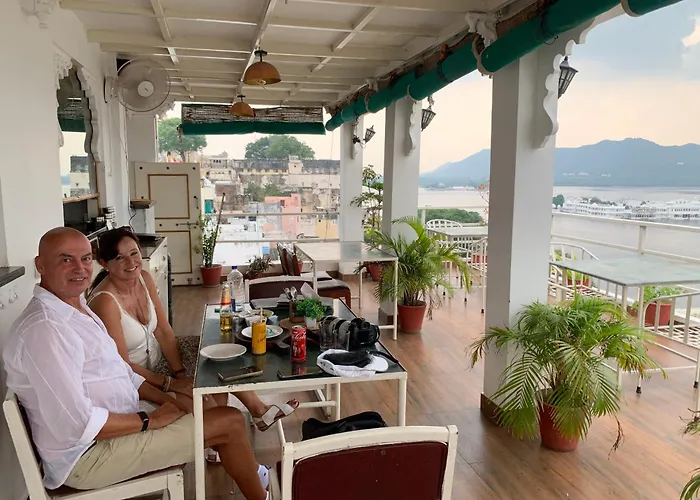 Peacock Guest House - Lake View Hotel In Udaipur
