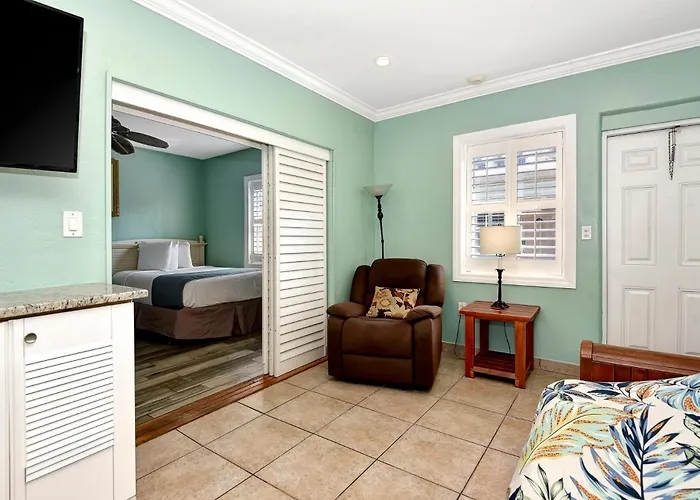 Shoreline Suites & Cabana Cottages - Beachfront Daytona Beach