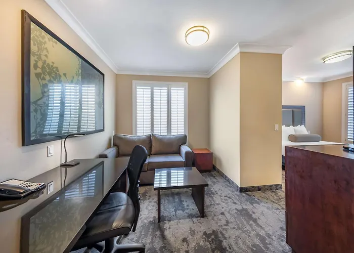 Best Western PLUS Avita Suites