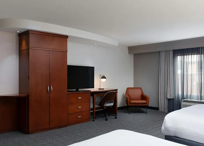 Courtyard By Marriott Wichita At Old Town