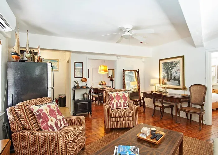 Burns Square Boutique Hotel