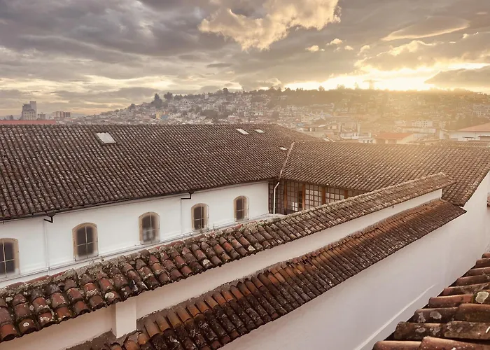Friends Hotel & Rooftop - Historic Center & Museums