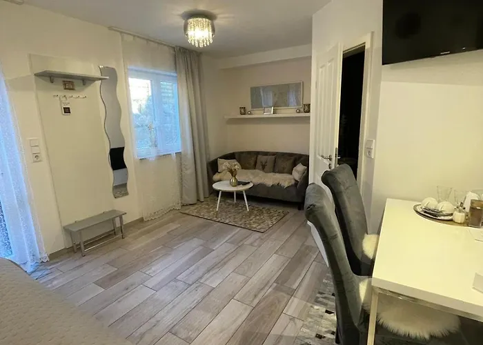 House La Neuschwanstein - Budget City Hotel