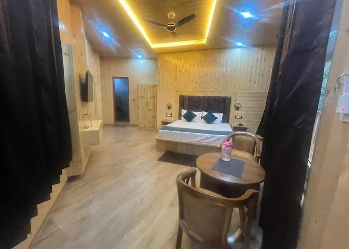 Rahul Hotel & Restaurant